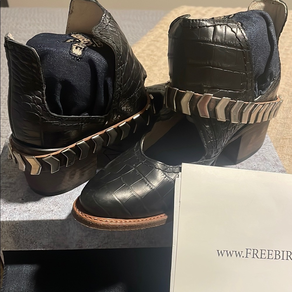 Freebird Black Ankle Boots 7